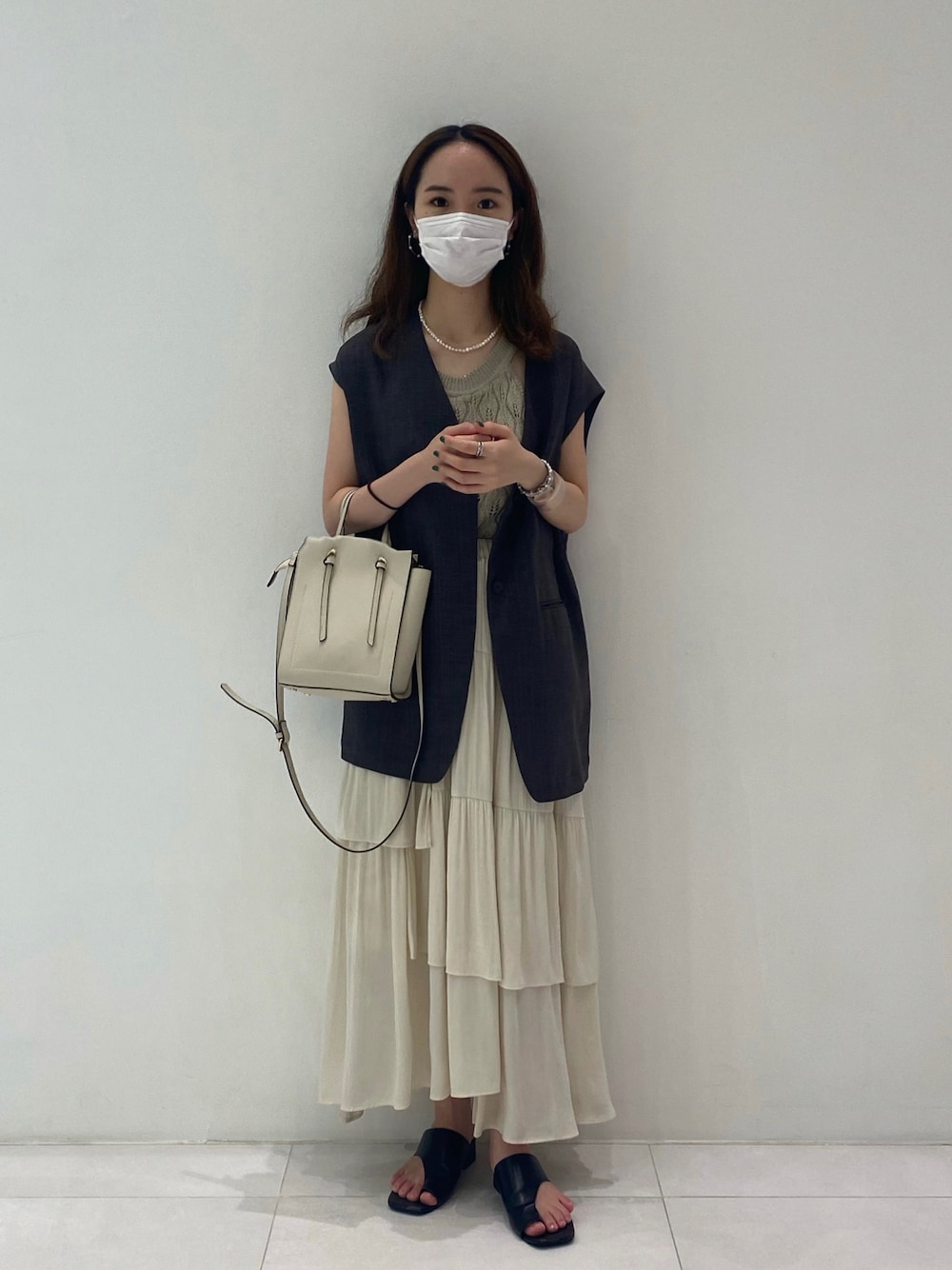 「ootd、LOWRYS FARM、KBF、le.coeur blanc、JELLY BEANS、お出かけコーデ、ラブアンドピース2021、デート、ジレ、タンクトップ」｜「LOWRYS FARMのドライタッチジレ  952513（ベスト、グレー系）」を使った、𝐀𝐊𝐀𝐑𝐈さん（レディース・163cm）の秋コーディネートの1枚目の写真