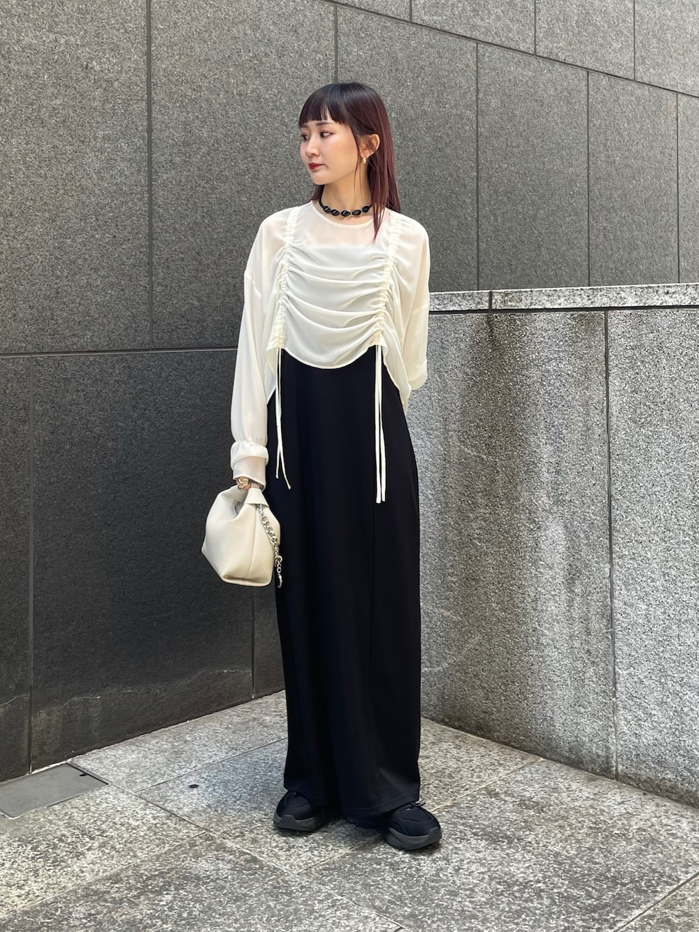 「モノトーン、甘め、大人ガーリー、きれいめカジュアル、キレイめ、きれいめ、モノトーンコーデ、デートコーデ、luisfemme、ブラウス、キャミワンピ、キャミワンピース、大人スタイル、オケージョン、オケージョンドレス」｜「Lui'sのジャージーキャミワンピース（ワンピース、ブラック系）」を使った、moekaさん（レディース・156cm）の夏コーディネートの1枚目の写真