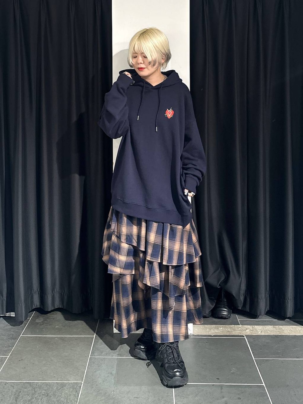 「カジュアル、体型カバー、ラフ、春コーデ、夏コーデ、骨格ストレート、ストリート、PAGEBOY、ボブヘア、ハイトーン系_ヘアカラー、きれいめカジュアル、パーカー、PBLIM」｜「PAGEBOYのレースアップソックスブーツ（ブーツ、ブラック系）」を使った、・あさせ・さん（レディース・160cm）の夏コーディネートの1枚目の写真