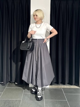 「PAGEBOY（ページボーイ）の【500mlペットボトルも入る】アウトポケットスクエアBAG（ショルダーバッグ、ブラック系）」を使った、・あさせ・さん（レディース・160cm）の春コーディネート