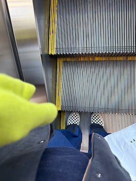 「アイテム（スリッポン）」を使った、リトルミイさん（レディース・163cm）の冬コーディネート