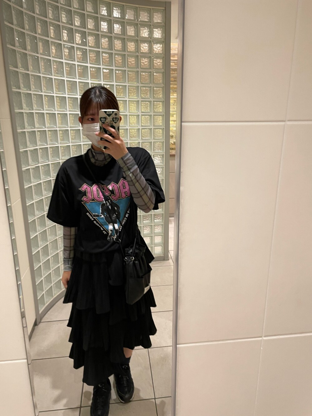 「NIKEのナイキ エア マックス 95 SE ウィメンズシューズ / NIKE AIR MAX 95 SE（スニーカー、ブラック系）」を使った、Yunaさん（レディース・160cm）の夏コーディネートの1枚目の写真