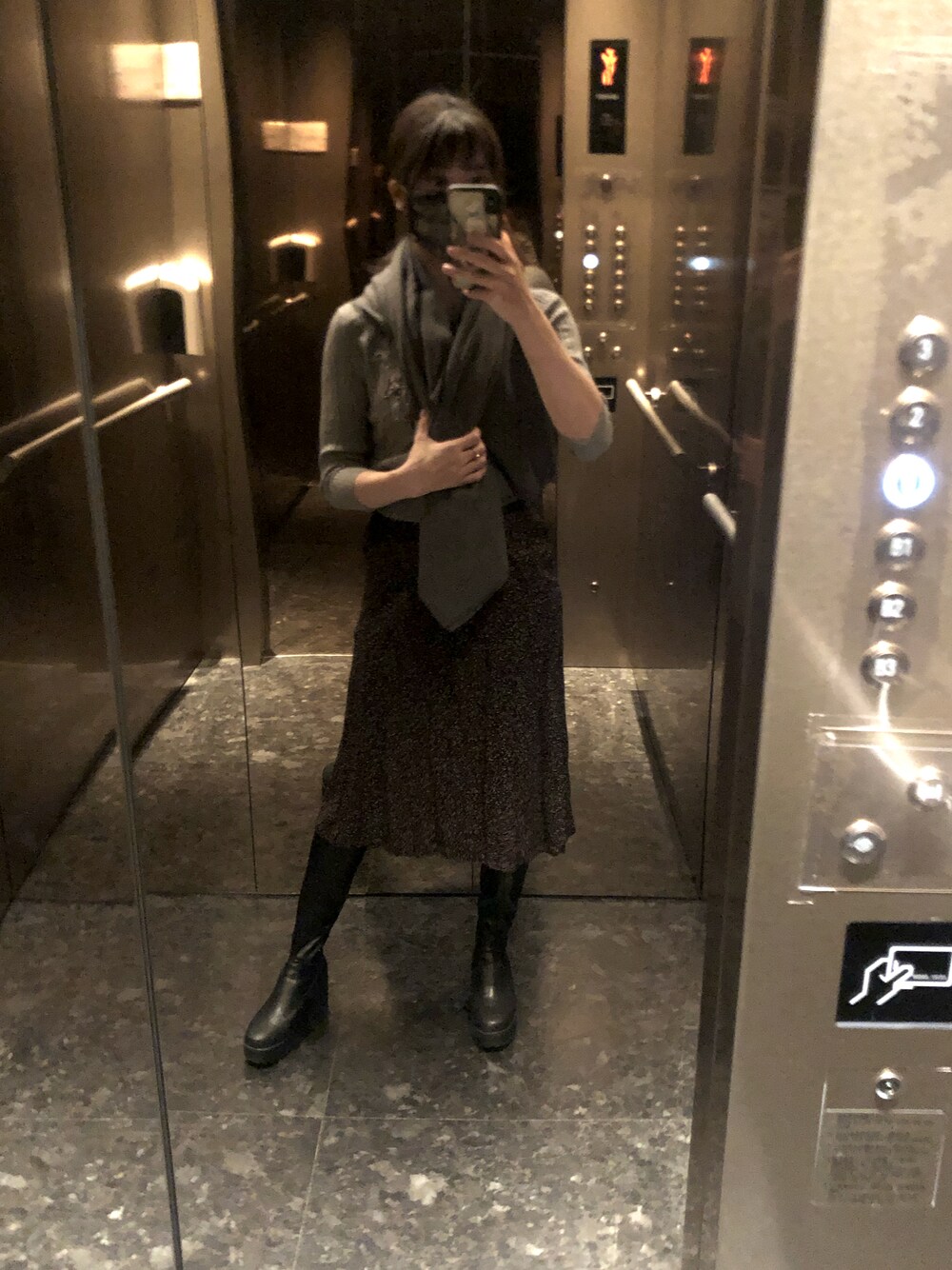 「ootd、日系極簡、女人味、ユニクロコーデ、きれいめカジュアル、きれいめコーデ」｜「UNIQLOのアイテム（ワンピース/ドレス、ブラック系）」を使った、Alice さん（レディース・163cm）の冬コーディネートの1枚目の写真