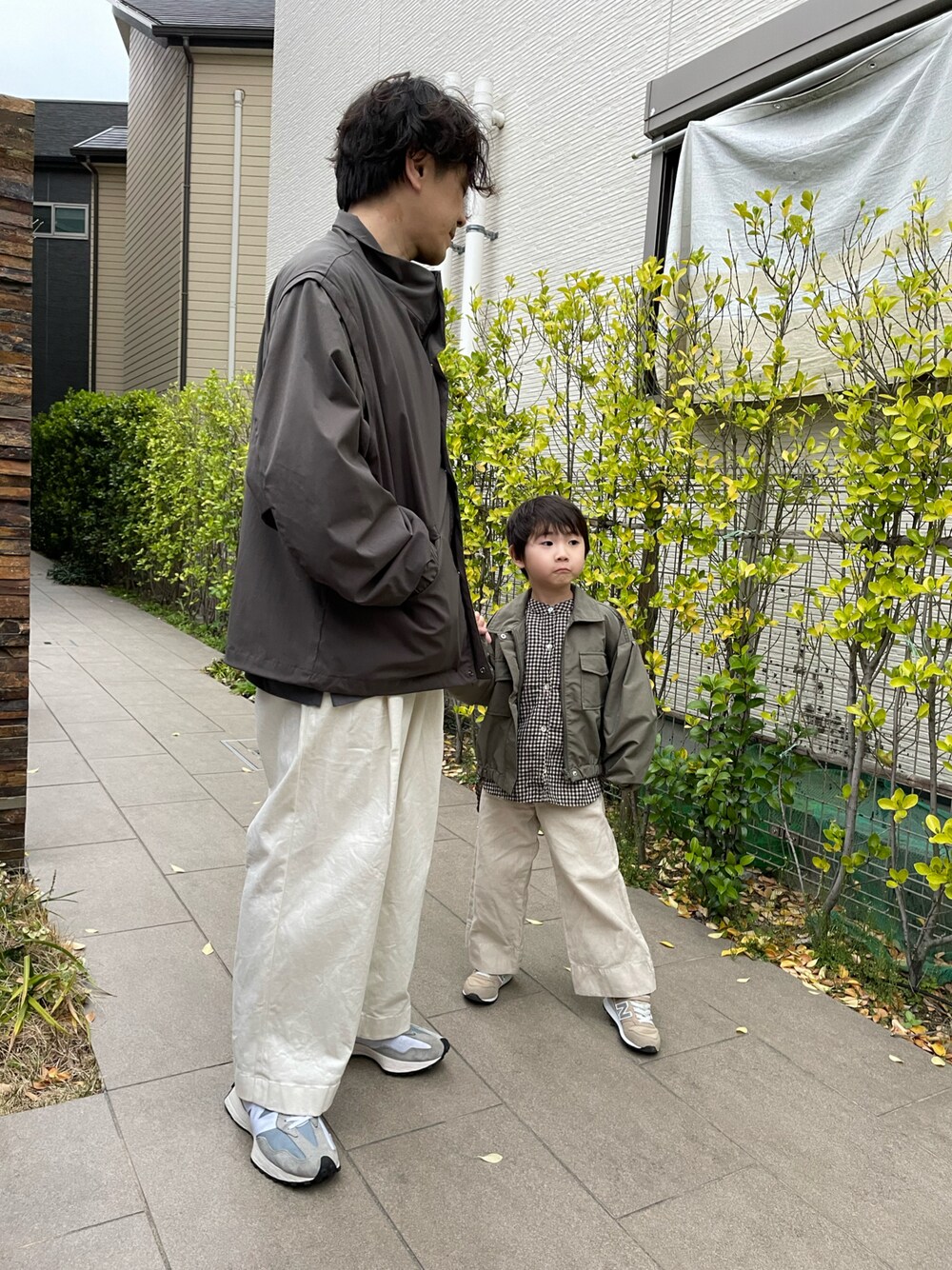 「春服デビュー宣言、今日のコーデ、休日スタイル、休日コーデ、親子コーデ、むすこーで、おとこのこ、メンズコーデ、おしゃれさんと繋がりたい、低身長、春コーデ、シンプルコーデ」｜「Birthdayのアイテム（ブルゾン、グリーン系）」を使った、しんぱぱさん（メンズ・110cm）の春コーディネートの1枚目の写真