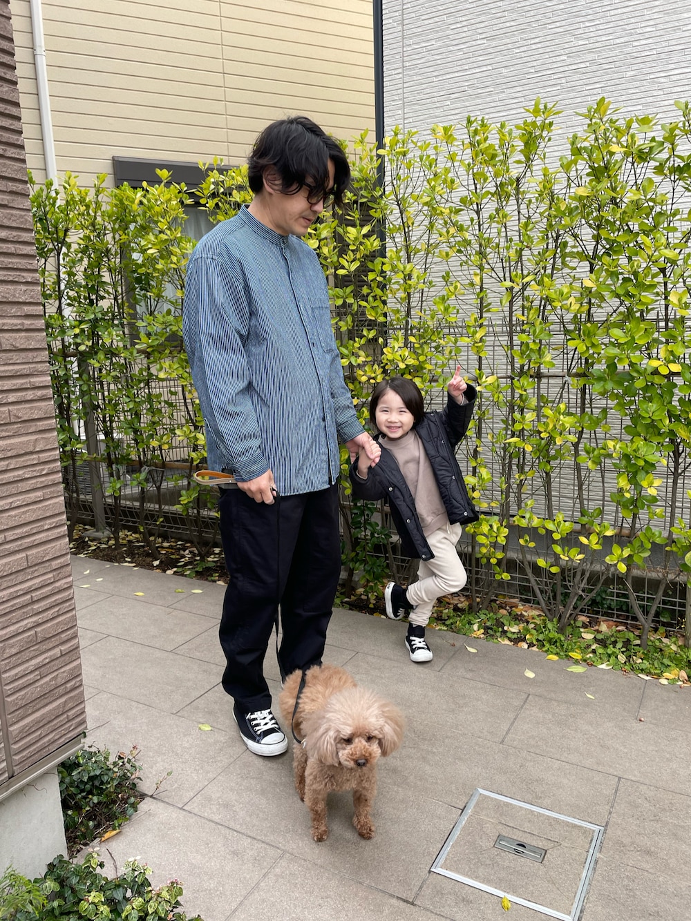 「休日スタイル、休日コーデ、休日、親子コーデ、こどもコーデ、おとこのこ、むすこーで、春、春コーデ、シンプルコーデ、デニム、シンプル、UNIQLO」｜「ZARAのアイテム（ナイロンジャケット、ブラック系）」を使った、しんぱぱさん（メンズ・90cm）の春コーディネートの1枚目の写真