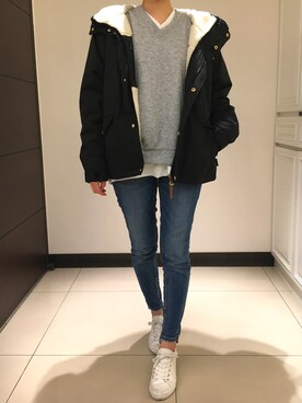 「ZARA（ザラ）のアイテム（デニムパンツ、ブルー系）」を使った、TJ Hsuさん（レディース・161cm）の冬コーディネート