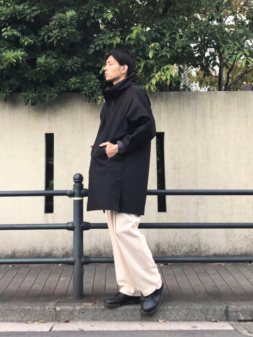 「UNIQLOのアイテム（モッズコート、ブラック系）」を使った、しゅんたま@ユニクロコーデさん（メンズ・188cm）の秋コーディネートの1枚目の写真