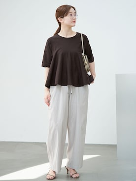 「IENA（イエナ）の《接触冷感/UVカット》マットツイルイージーパンツ（その他パンツ、ベージュ系）」を使った、endoさん（レディース・162cm）の夏コーディネート