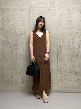 「アイテム（タンクトップ、シルバー系）」を使った、楓香さん（レディース・155cm）の夏コーディネート