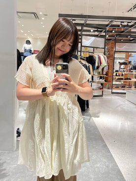 「アイテム（タンクトップ、シルバー系）」を使った、楓香さん（レディース・155cm）の夏コーディネート