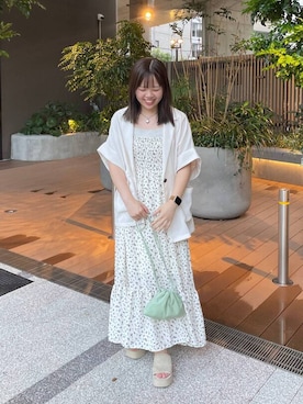 「アイテム（タンクトップ、シルバー系）」を使った、楓香さん（レディース・155cm）の夏コーディネート