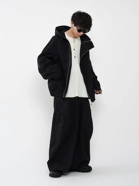 「MAISON SPECIAL（メゾンスペシャル）の《UNISEX》Three-Layer Asymmetrical Front Zip Prime-Over Mountain Parka/3レイヤーアシンメトリーフロントZIPプライムオーバーマウンテンパーカー【MAISON SPECIAL/メゾンスペシャル】■セットアップ対応■（マウンテンパーカー、ブラック系）」を使った、MAISON SPECIALさん（レディース・155cm）の夏コーディネート