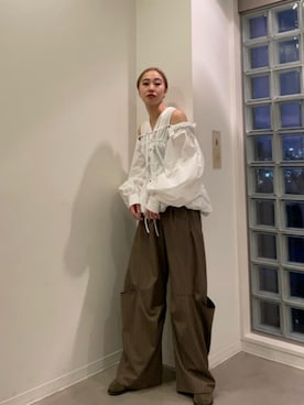 「アイテム（スラックス）」を使った、MAISON SPECIALさん（レディース・167cm）の冬コーディネート