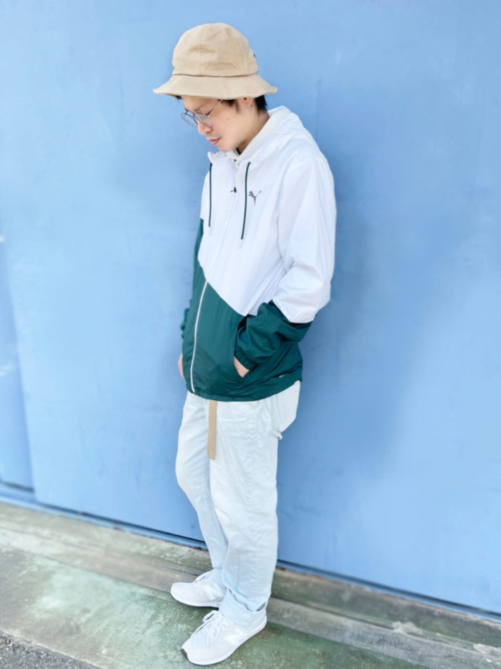 「シンプルコーデ、夏コーデ、オトナカジュアル、オーバーサイズ、ラフ、PUMA、バケットハット、polcadot、RUBEN」｜「polcadotのメトロ バケットハット・サファリハット（ハット、ベージュ系）」を使った、polcadotさん（メンズ・172cm）の夏コーディネートの1枚目の写真