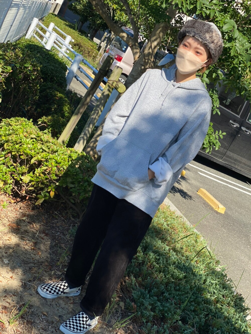 「カジュアル、帽子、オーバーサイズ、休日コーデ、ootd、パンツコーデ、ゆるコーデ、秋コーデ、polcadot、RUBEN」｜「polcadotのエコレザー×ファー ロールキャップ（キャップ、グレー系）」を使った、polcadotさん（レディース・164cm）の秋コーディネートの1枚目の写真