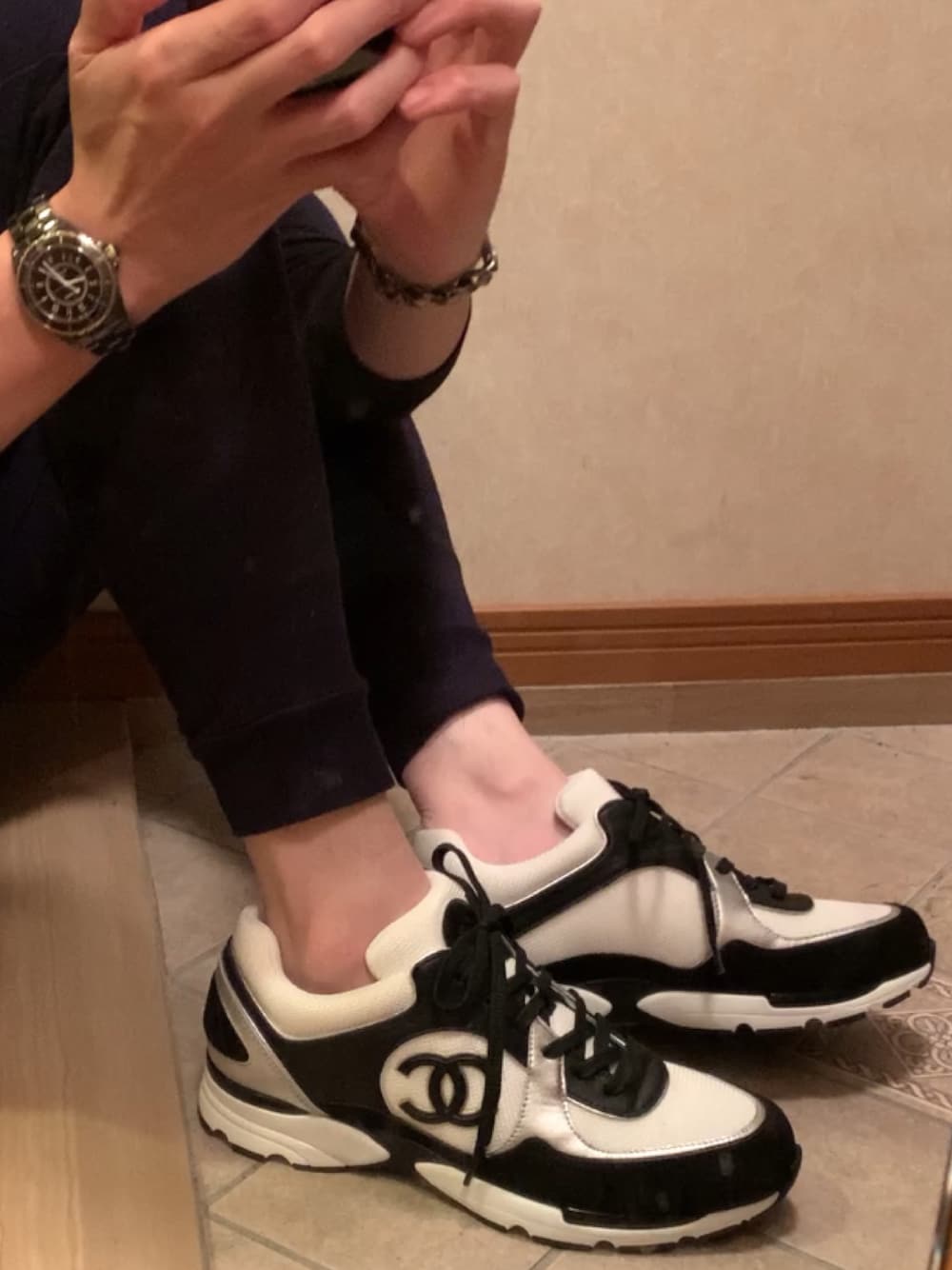 毎日のコーデに映える定番スニーカー♪【CHANEL】スニーカー CHANELのスニーカー(その他)を使った人気ファッション