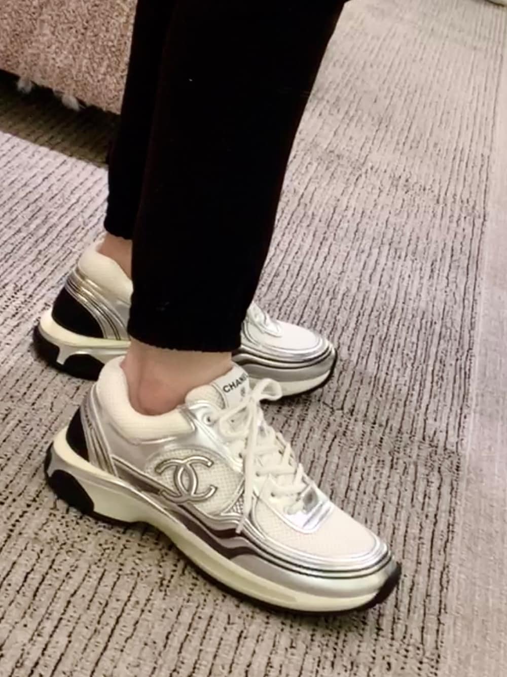 【コーデのポイントになる】CHANEL スニーカー ミニスカに合わせて可愛い】CHANEL☆スニーカー☆厚底 (CHANEL