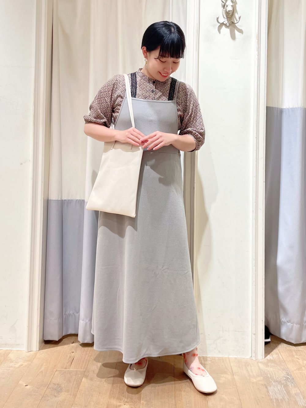 「ehka sopo、エヘカソポ、きれいめカジュアル、シンプル、休日スタイル、おしゃれさんと繋がりたい、キレイめ、ロングワンピース、オトナ女子、オトナカジュアル、ショートヘア」｜「ehka sopoのカットキャミワンピース（ワンピース、グレー系）」を使った、お芋ちゃん🐔🍠さん（レディース・160cm）の夏コーディネートの1枚目の写真