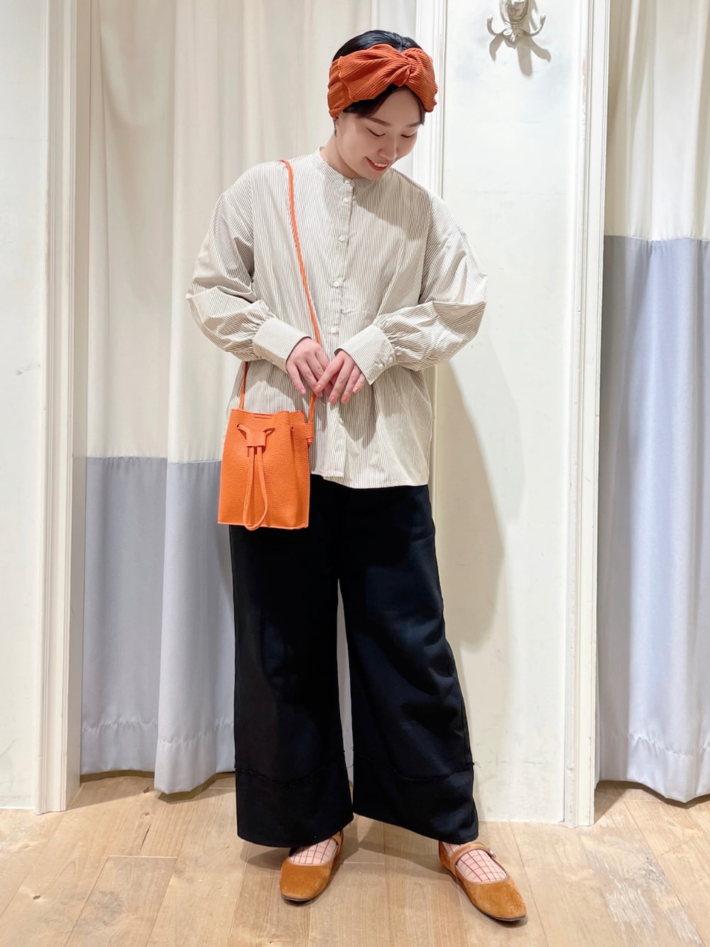 「ehka sopo、エヘカソポ、初秋コーデ、秋服、大人かわいい、楽チンコーデ、キレイめコーデ、お出かけコーデ、大人女子、お洒落さんとつながりたい、大人ガーリー、カラーコーデ、ショートヘア」｜「ehka sopoの裾切替タックワイドパンツ（その他パンツ、ブラック系）」を使った、お芋ちゃん🐔🍠さん（レディース・160cm）の秋コーディネートの1枚目の写真