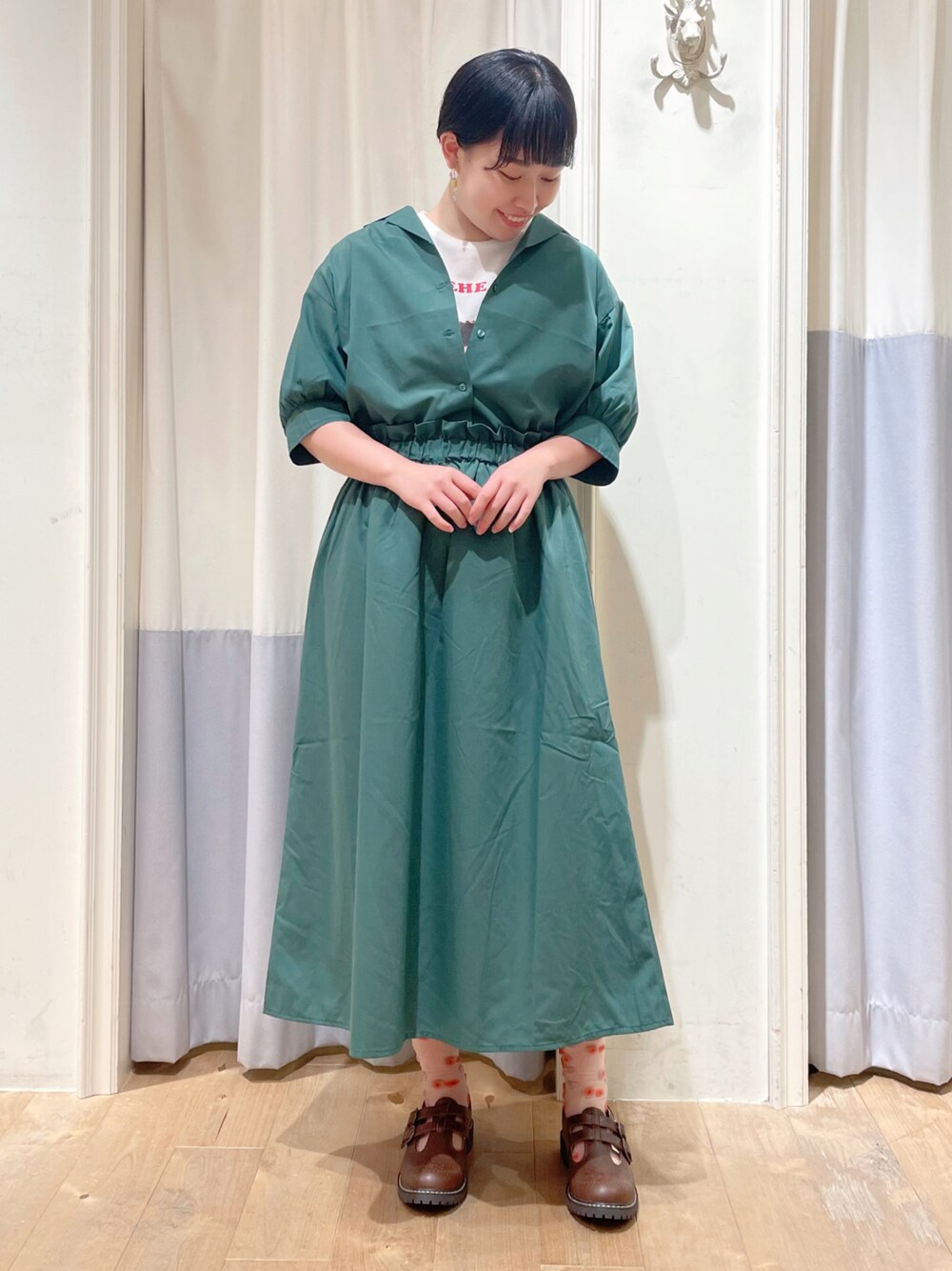 「ehka sopo、エヘカソポ、秋コーデ、オトナカワイイ、大人カジュアル、カジュアルコーデ、セットアップ、グリーン、Tシャツ、着回しコーデ、ショートヘア」｜「ehka sopoのタックスカート（セットアップ可）（スカート、グリーン系）」を使った、お芋ちゃん🐔🍠さん（レディース・160cm）の夏コーディネートの1枚目の写真