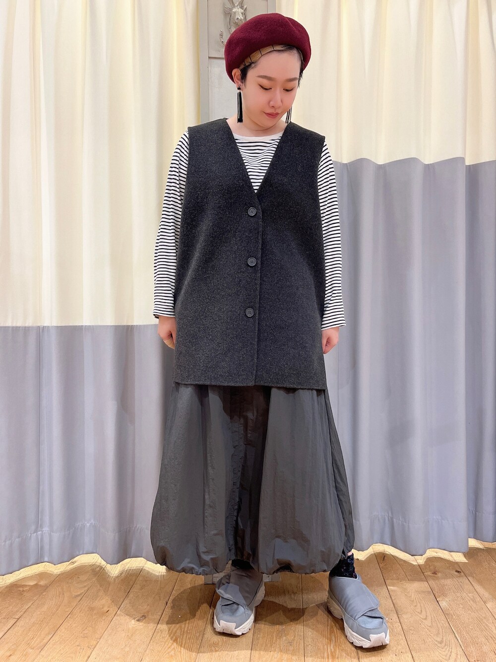 「Samansa Mos2、SM2、サマンサ モスモス(Samansa Mos2)、秋服コーデ、オトナカジュアル、オトナ女子、カジュアルコーデ、シンプルコーデ、お洒落さんとつながりたい、ootd、オールブラック、ショートヘア」｜「Samansa Mos2のスラブ天竺柄アソート長袖カットソー（Tシャツ/カットソー、ブルー系）」を使った、お芋ちゃん🐔🍠さん（レディース・160cm）の秋コーディネートの1枚目の写真