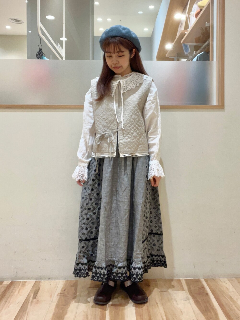 「Samansa Mos2、サマンサモスモス、SM2、ガーリー、ベスト、スカート、ブラウス、リネン、刺繍、kazumiさんコラボ」｜「Samansa Mos2のアイテム（シャツ/ブラウス、ホワイト系）」を使った、moeさん（レディース・152cm）の夏コーディネートの1枚目の写真