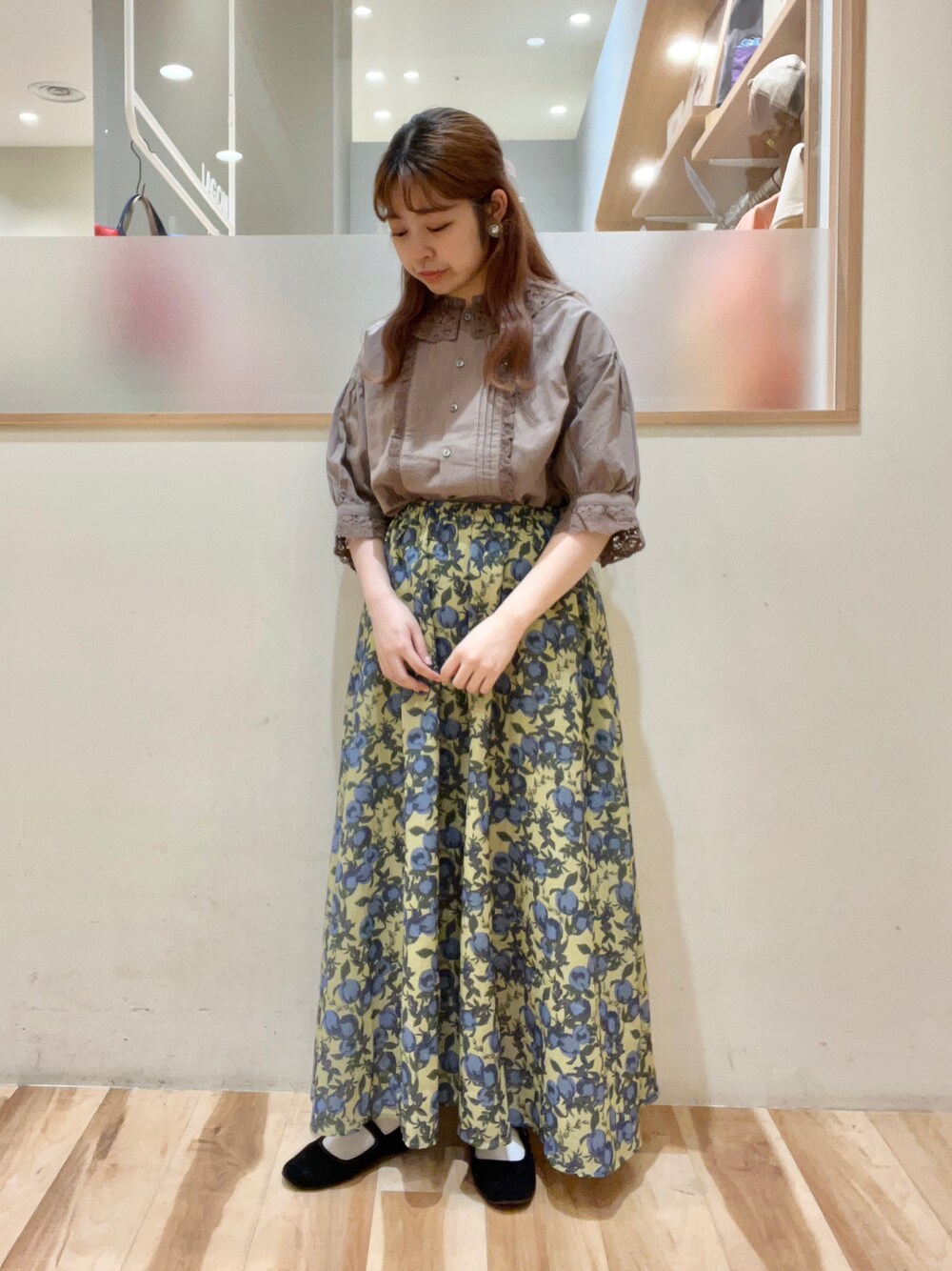 「Samansa Mos2、サマンサ モスモス(Samansa Mos2)、SM2、初秋コーデ、ガーリー、ブラウス、スカート、木の実柄、レース、低身長」｜「Samansa Mos2の襟レースブラウス（シャツ/ブラウス、ブラウン系）」を使った、moeさん（レディース・152cm）の夏コーディネートの1枚目の写真