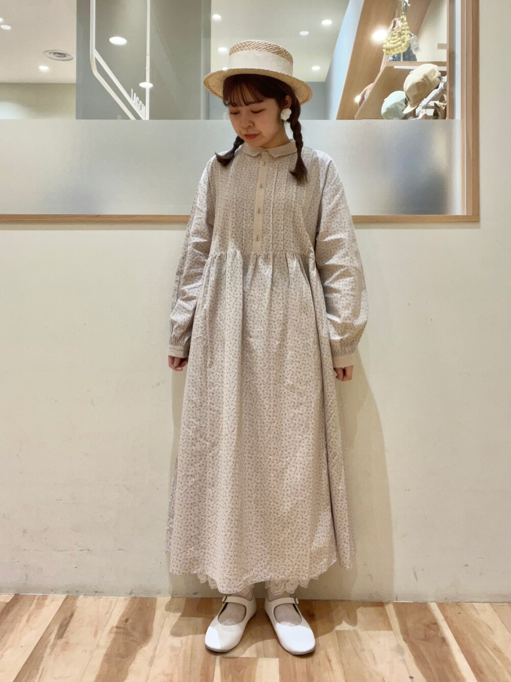 「Samansa Mos2、サマンサ モスモス(Samansa Mos2)、SM2、春コーデ、ガーリー、レトロ、花柄、ペチパンツ、カンカン帽、おでかけコーデ、低身長」｜「Samansa Mos2のチュールレースペチパンツ（その他パンツ、ホワイト系）」を使った、moeさん（レディース・152cm）の春コーディネートの1枚目の写真