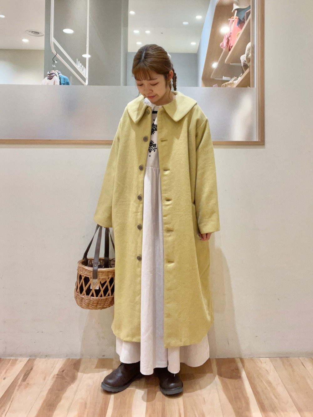「Samansa Mos2、サマンサ モスモス(Samansa Mos2)、SM2、冬コーデ、アウター、コート、イエロー、２ＷＡＹ、低身長、低身長コーデ」｜「Samansa Mos2のKAPOK混中空糸ウールコート（その他アウター、イエロー系）」を使った、moeさん（レディース・152cm）の冬コーディネートの1枚目の写真