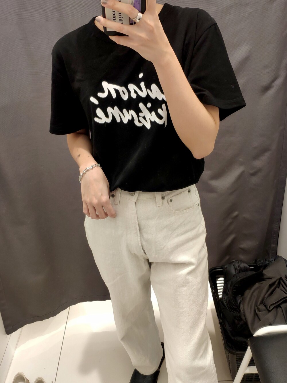 「ootd、休闲、kitsune、moussy、秋、基础款」｜「Maison KitsuneのTEE-SHIRT HANDWRITING（Tシャツ/カットソー、ホワイト系）」を使った、____pe__h__さん（レディース・160cm）の秋コーディネートの1枚目の写真