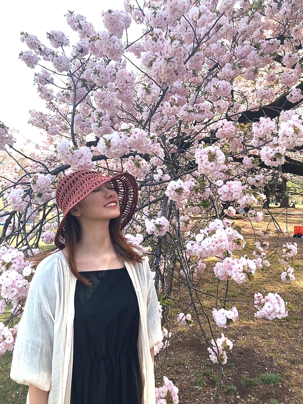 「春コーデ、ワンピース、ロングワンピース、麦わら帽子、お花見、La Maison de lyllis、GU、プチプラ、プチプラコーデ、natural couture、おしゃれさんと繋がりたい、お洒落さんとつながりたい、チューリップハット」｜「La Maison de Lyllisの【La Maison de Lyllis】チューリップハット/TULIP（ハット、ブラウン系）」を使った、hanaさん（レディース・158cm）の春コーディネートの1枚目の写真
