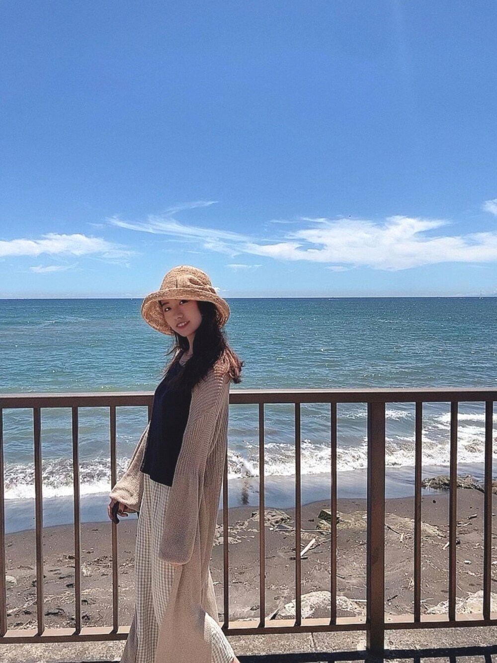 「休日コーデ、プチプラコーデ、今日のコーデ、おしゃれさんと繋がりたい、低身長コーデ、ロングスカート、ロングカーディガン、麦わら帽子、韓国ファッション、ootd、チェック、チェックスカート」｜「grientのアイテム（ハット、ベージュ系）」を使った、hanaさん（レディース・158cm）の夏コーディネートの1枚目の写真