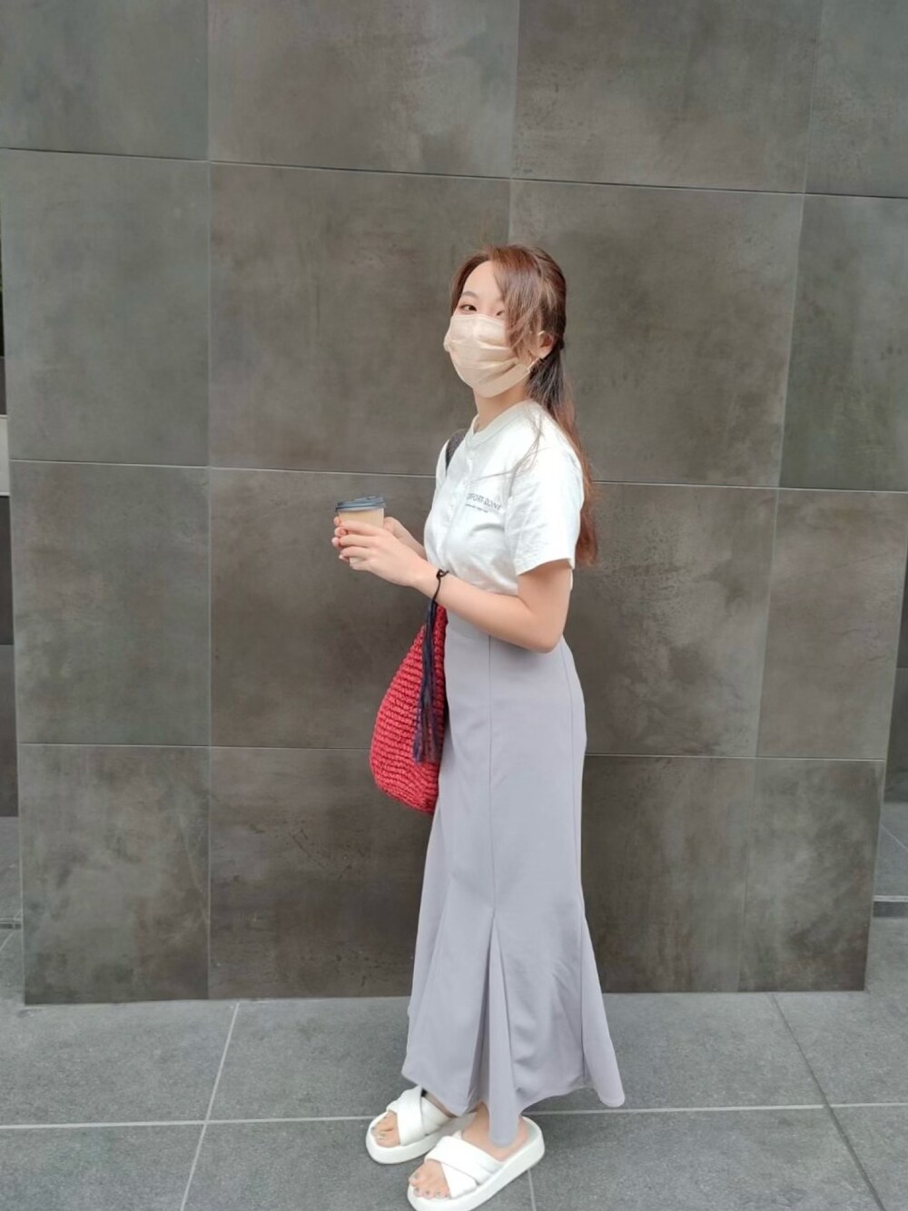「カジュアルコーデ、オトナカジュアル、夏だ！Tシャツ着よう！、白Tシャツ、マーメイドスカート、ロングスカート、大人カジュアル、プチプラ、プチプラコーデ、サンダル、厚底サンダル、相互フォロー、いいね返し、フォローミー、GRL」｜「RANDAのソフト クロスベルト厚底サンダル（サンダル、ホワイト系）」を使った、hanaさん（レディース・158cm）の秋コーディネートの1枚目の写真