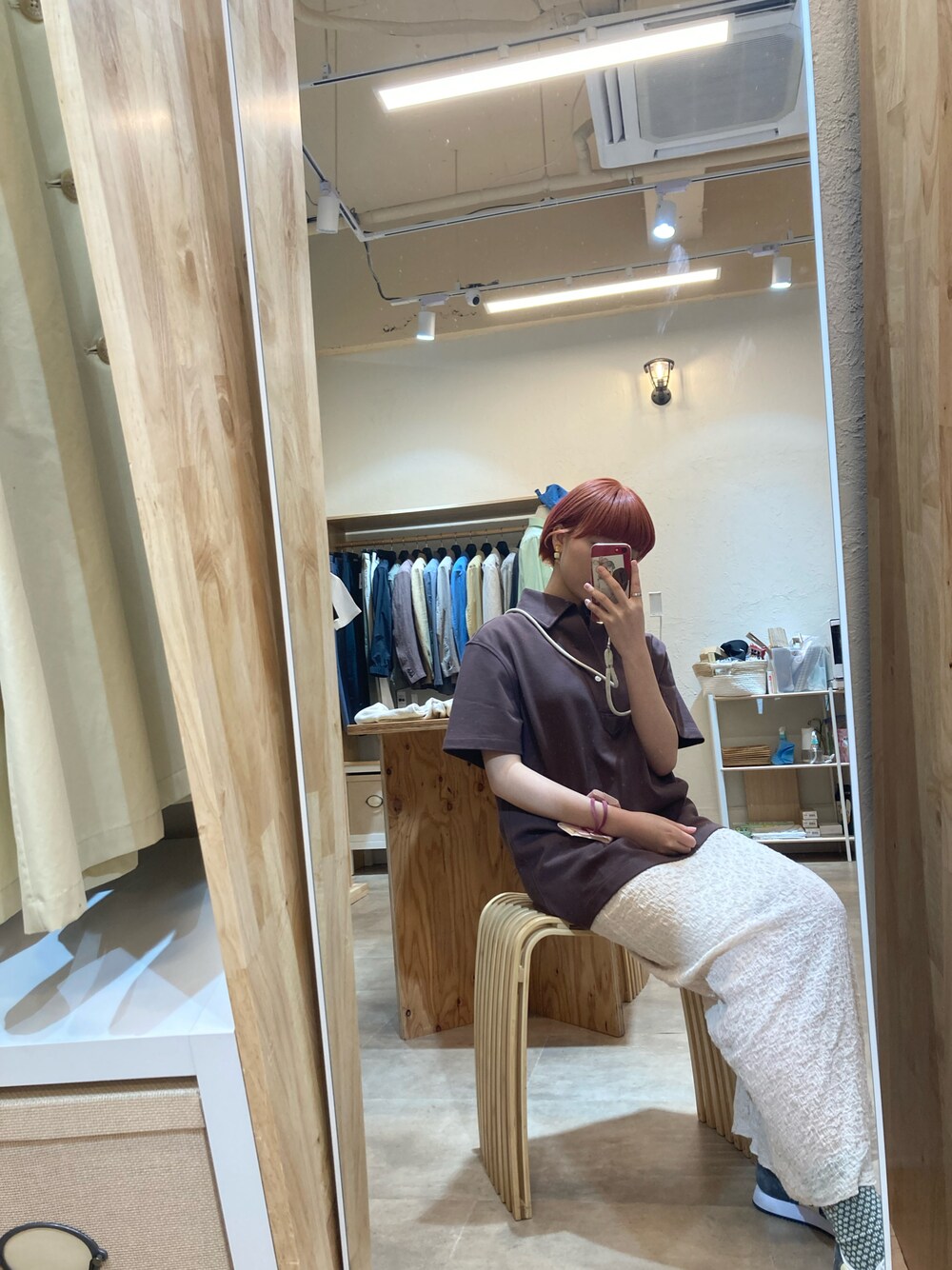 「ポロシャツ、ポロシャツコーデ、GU、シンプルコーデ、出勤コーデ、ショートヘア、solew、春夏コーデ、春コーデ、UNIQLO、プチプラ、キレイめ、シャツスタイル、ユニセックス、スタッフコーデ」｜「solewのアイテム（ポロシャツ、ブラウン系）」を使った、hanaさん（レディース・158cm）の春コーディネートの1枚目の写真