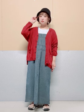 「赤ニット」｜「アイテム（ジャンパースカート）」を使った、コナさん（レディース・150cm）の秋コーディネート