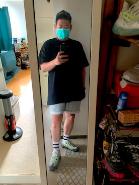 「off white」｜「アイテム（スウェットパンツ）」を使った、にっちゃんさん（メンズ・180cm）の春コーディネート
