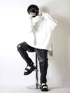 「Ellno Loset（エルノロゼット）のアイテム（スウェット）」を使った、TJさん（メンズ・177cm）の秋コーディネート