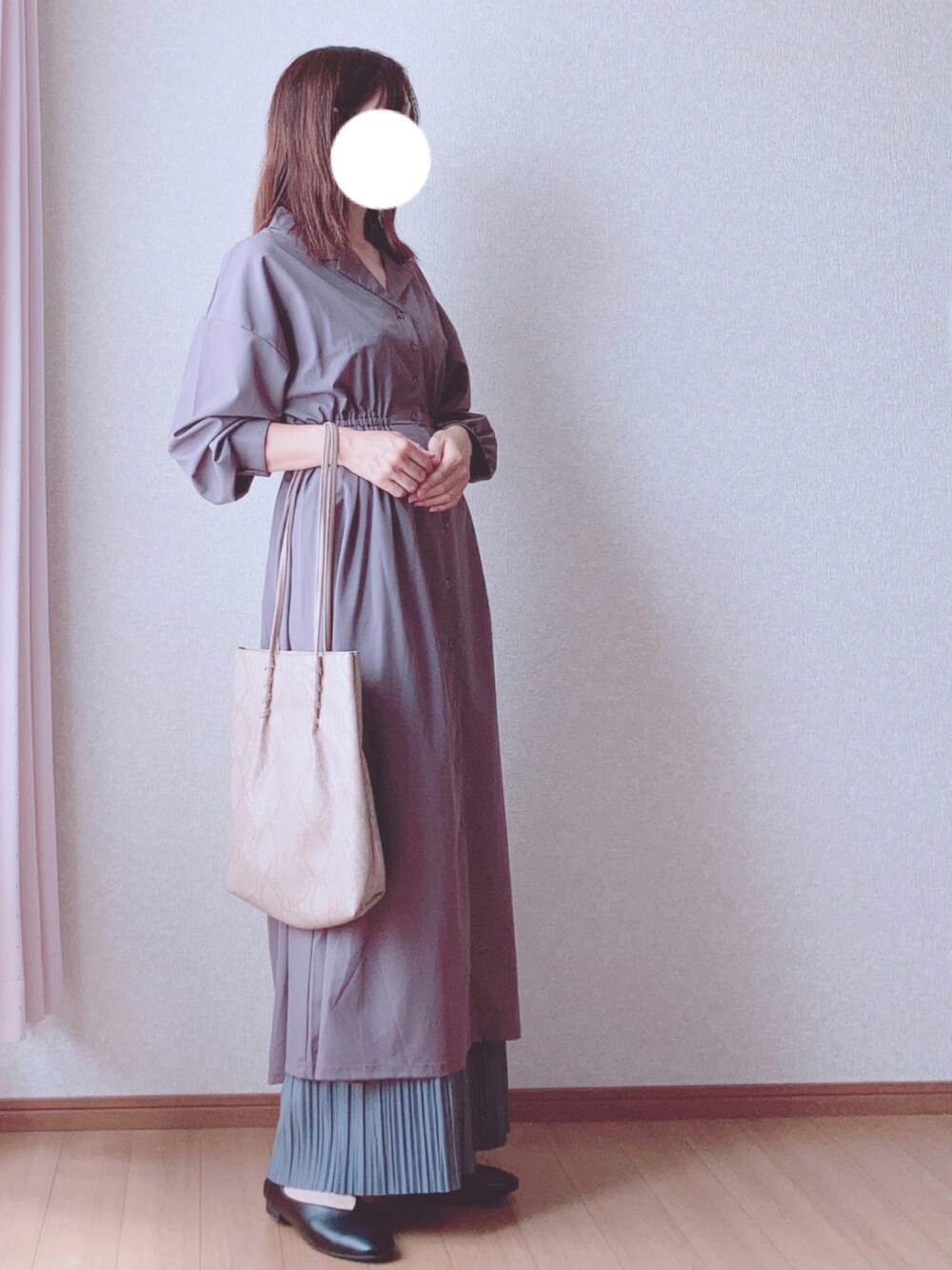 「ワンピース、シャツワンピ、サテンパンツ、プリーツパンツ、しまむら」｜「しまむらのアイテム（シャツワンピース、レッド系）」を使った、kさん（レディース・158cm）の秋コーディネートの1枚目の写真