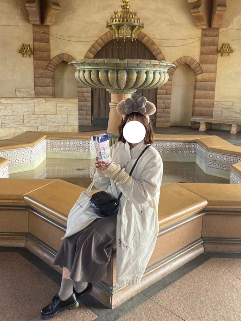 「ディズニーシー、ディズニーコーデ」｜「GUのアイテム（モッズコート、ホワイト系）」を使った、nanakoさん（レディース・159cm）の冬コーディネートの1枚目の写真