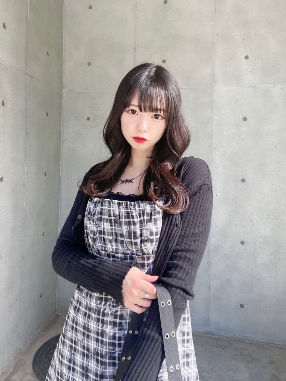 「韓国、韓国コーデ、韓国ファッション、韓国ブランド、ワンピーススタイル、モノトーン、モノトーンコーデ、オールブラック、ブラックコーデ、夏コーデ、大人かわいい、カジュアルコーデ、チェックワンピース、チェック柄に恋してる、チェック」｜「SONAのアイテム（チュニック、ブラック系）」を使った、미카(ミカ)さん（レディース・157cm）の夏コーディネートの1枚目の写真