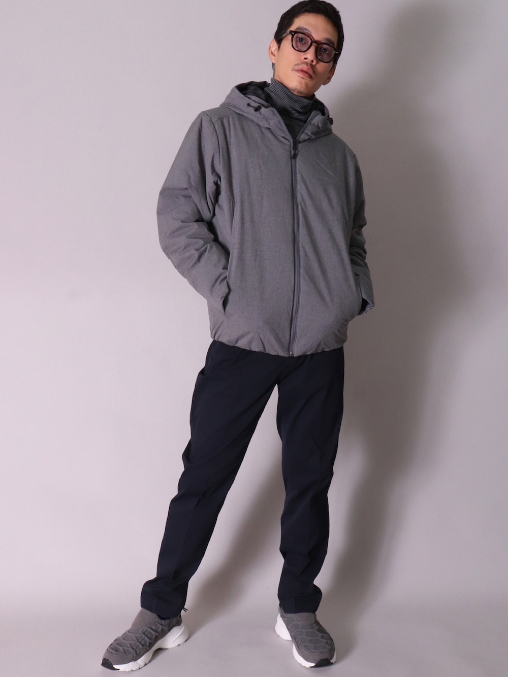 「ootd、おしゃれさんと繋がりたい、今日のコーデ、休日スタイル、きれいめカジュアル、スニーカー、春アウター、メガネ男子、デートコーデ、ボーダー、スポーツミックス、春コーデ、スラックス、春服みてみて」｜「BAYBLOの(MI)【ユニセックス】ブラッシュド スムース タートルネック 長袖 Tシャツ（Tシャツ/カットソー、グレー系）」を使った、【BAYBLO】Officialさん（メンズ・173cm）の春コーディネートの1枚目の写真