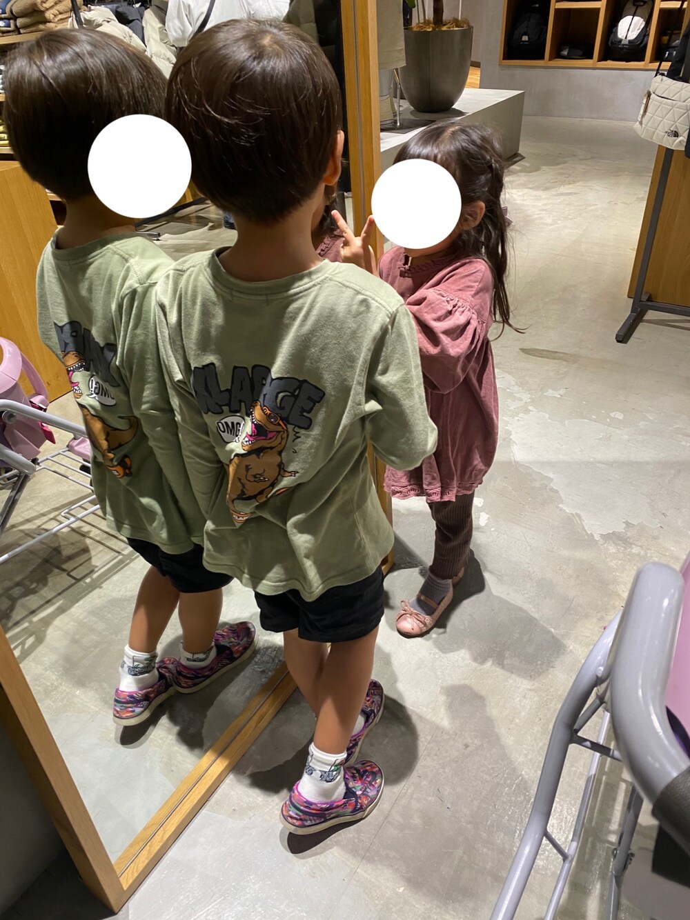 「アプレレクール、エクストララージキッズ、XLARGE KIDS、apres les cours、ナルミヤ オンライン(NARUMIYA ONLINE)、NARUMIYA ONLINE(NARUMIYA ONLINE)」｜「XLARGE KIDSのスケートダイナソー長袖ﾞTシャツ（Tシャツ/カットソー、グリーン系）」を使った、hy...さん（キッズ・100cm）の冬コーディネートの1枚目の写真