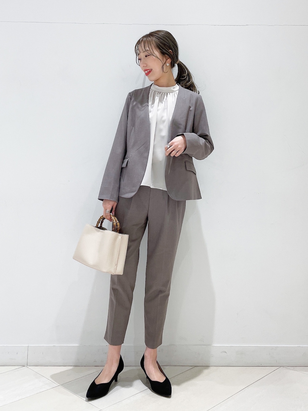 ウツクシルエットVジャケット/236479を使った人気ファッション