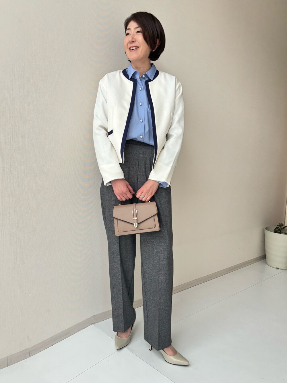 「高身長レディースファッション、高身長女子、高身長コーデ、働く服、スタッフ、春コーデ、お出かけコーデ、きれいめカジュアル、キレイめ、パンツスタイル、オトナカジュアル、大人女子」｜「slattgirの高身長　【フォーマル・入学式・卒業式】バイカラージャケットセットアップ（2点セット）（トールサイズ）muguet blanc（スーツセット、ホワイト系）」を使った、PPさん（レディース・173cm）の冬コーディネートの1枚目の写真