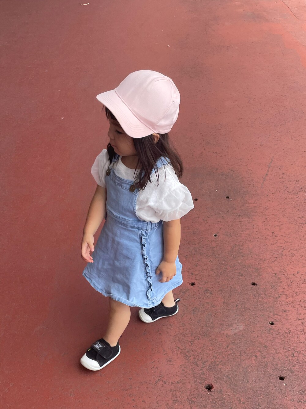 「2歳、女の子」｜「coca（coca）のキッズ サイドフリルサロペットスカート（ワンピース、ブルー系）」を使った、w-kさん（キッズ・100cm）の夏コーディネートの1枚目の写真