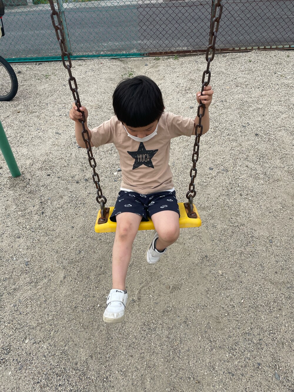 「4歳、男の子、公園コーデ」｜「POLO RALPH LAURENの《POLO RALPH LAUREN》KINGSTYN（スニーカー、ホワイト系）」を使った、w-kさん（キッズ・100cm）の春コーディネートの1枚目の写真