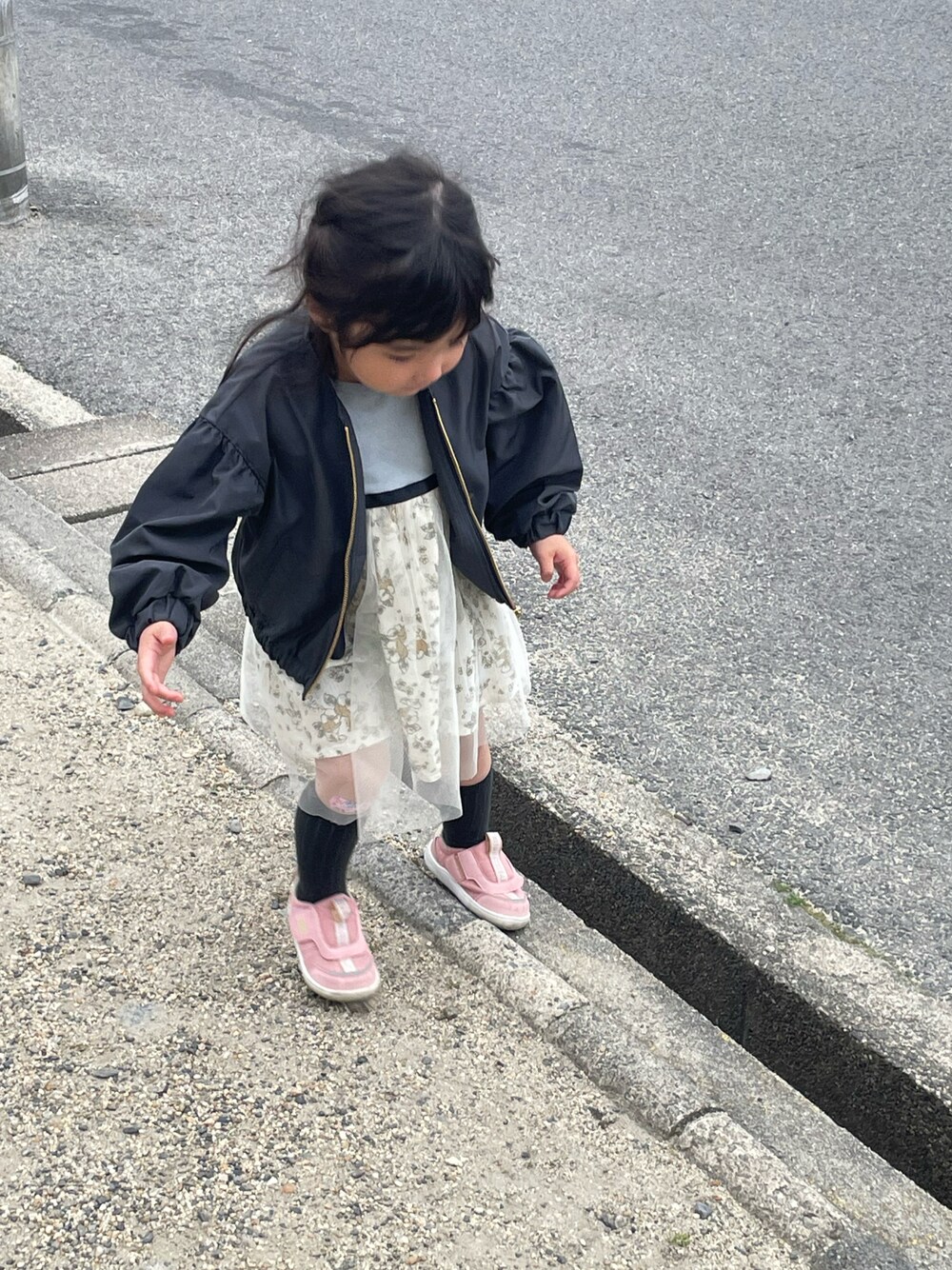 「３歳女の子、春コーデ」｜「WIL MERYのアイテム（ワンピース/ドレス、ブルー系）」を使った、w-kさん（キッズ・100cm）の春コーディネートの1枚目の写真