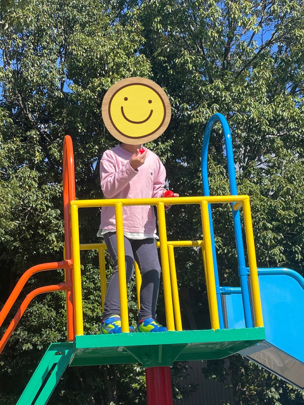「4歳、男の子、公園コーデ」｜「しまむらの120（Tシャツ/カットソー、ピンク系）」を使った、w-kさん（キッズ・100cm）の秋コーディネートの1枚目の写真