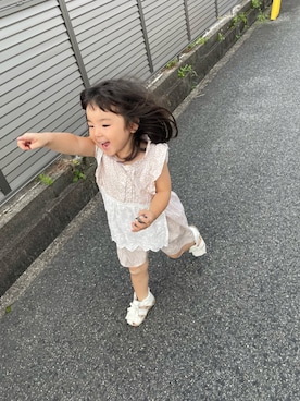 「小花柄ワンピース」｜「アイテム（サンダル）」を使った、w-kさん（キッズ・100cm）の夏コーディネート