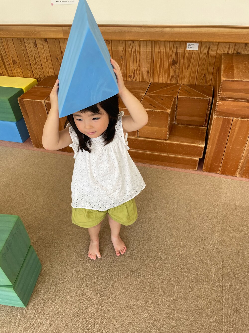 「2歳、女の子」｜「GUの90（シャツ/ブラウス、ホワイト系）」を使った、w-kさん（キッズ・100cm）の夏コーディネートの1枚目の写真